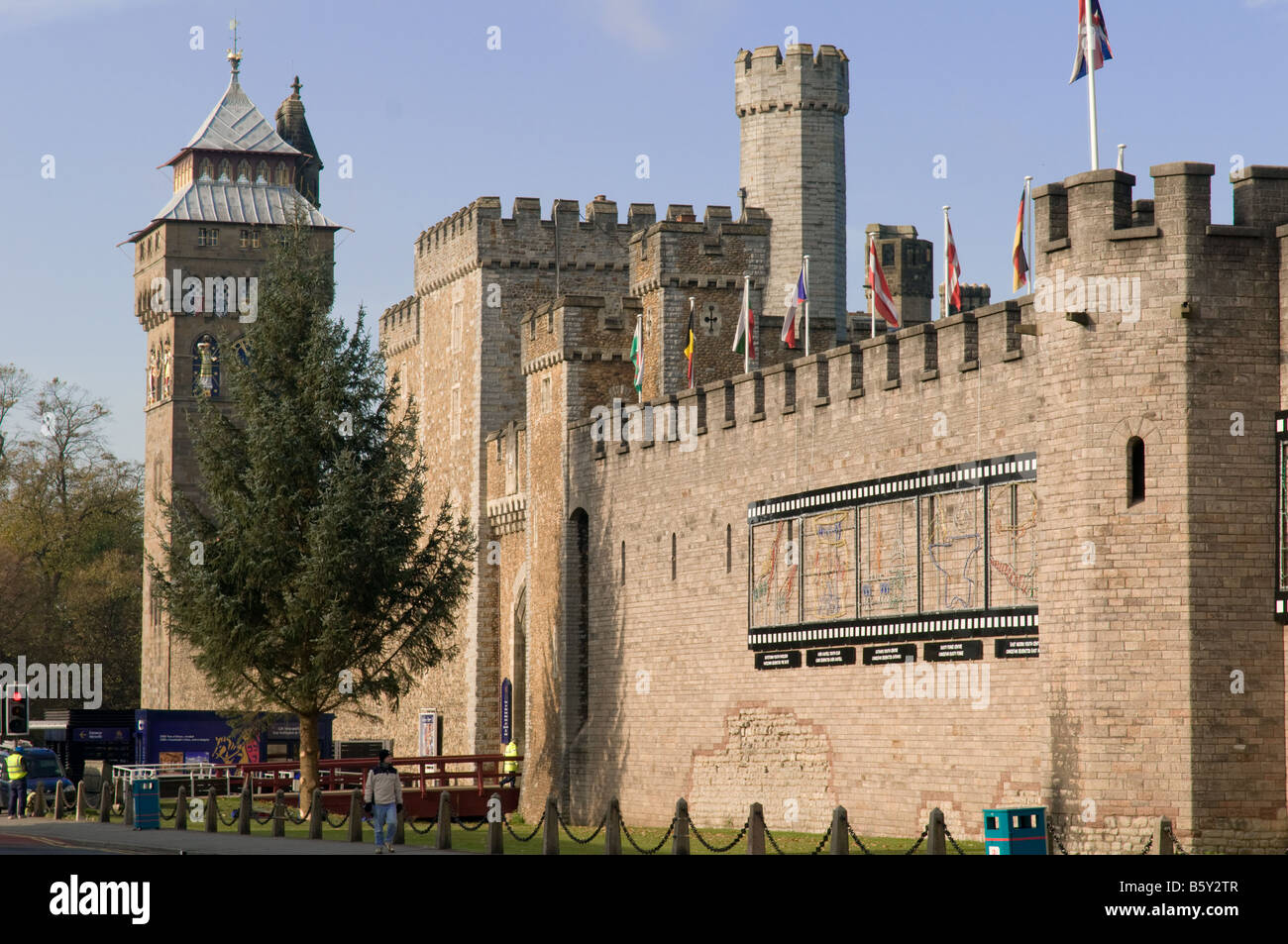 Il Castello di Cardiff nel centro della capitale del Galles REGNO UNITO Foto Stock