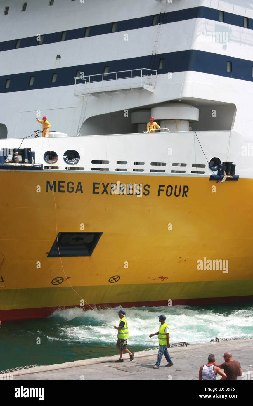 Mega Express quattro, il traghetto dalla Corsica docking al porto di Nizza Côte d'Azur, nel sud della Francia Foto Stock