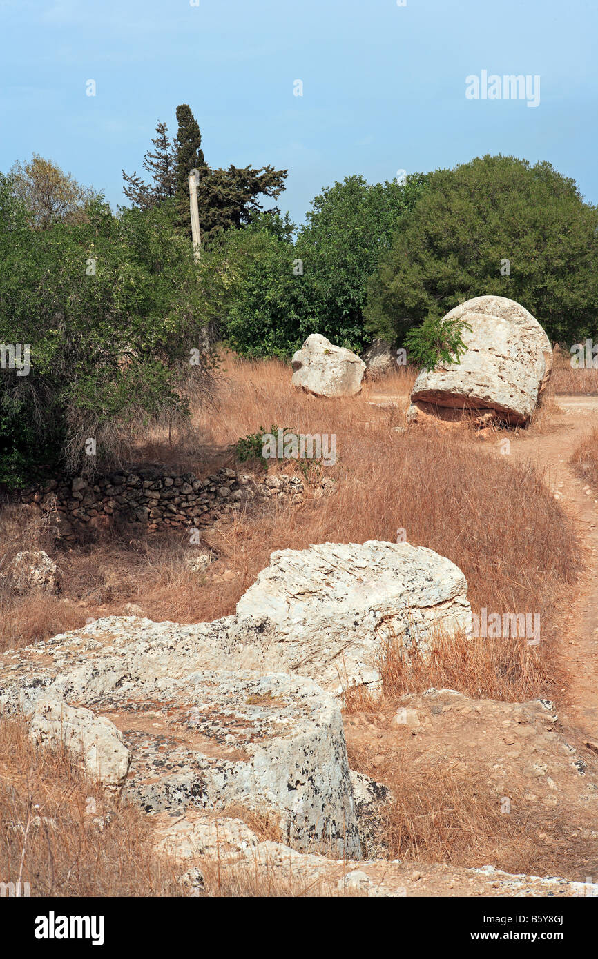 Cave di Cusa con tamburo di pietra scavato per Selinunte alle tempie, Sicilia Foto Stock