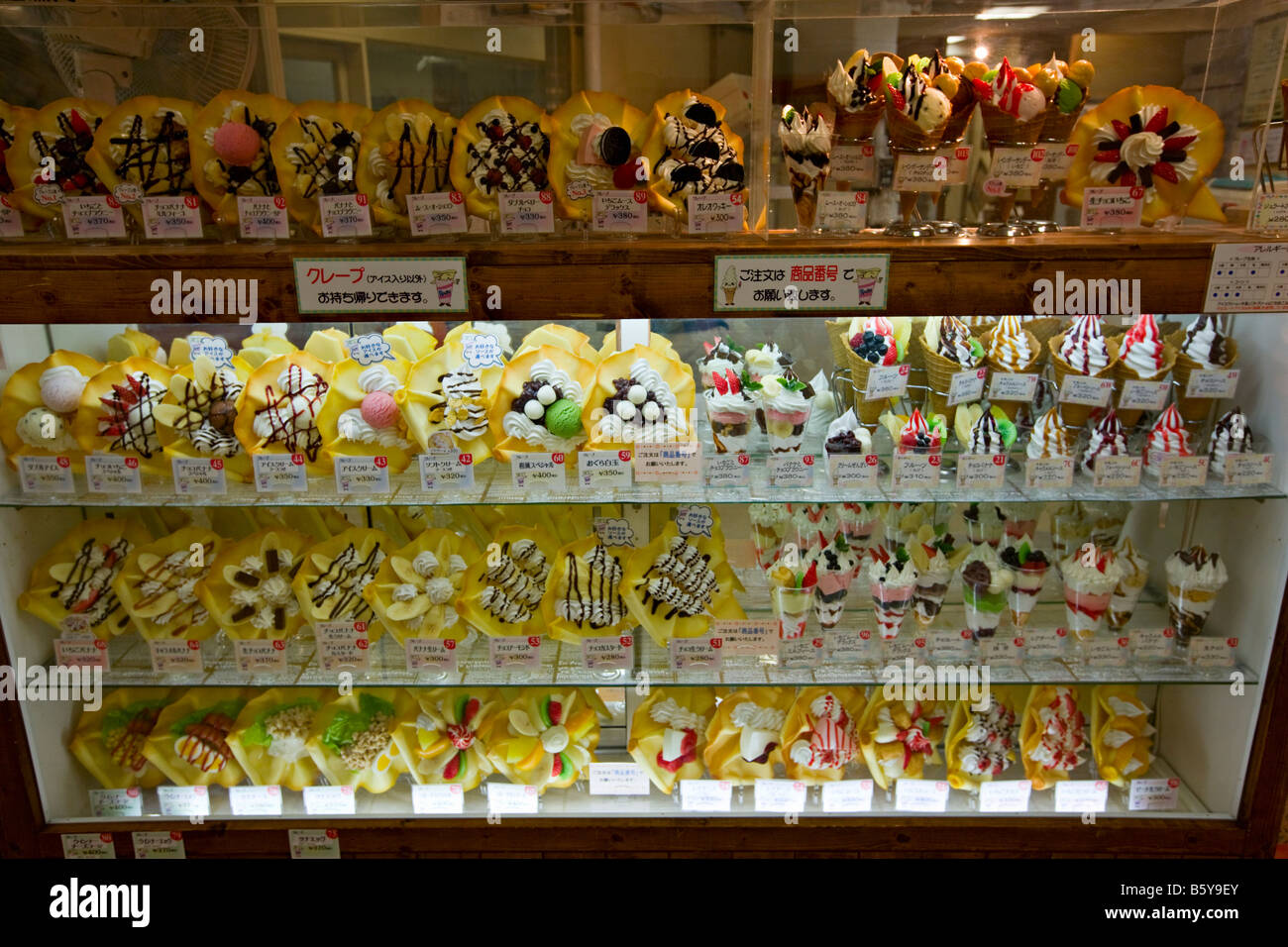 Crêpe store presso la stazione JR di Sapporo, Hokkaido, Giappone Foto Stock