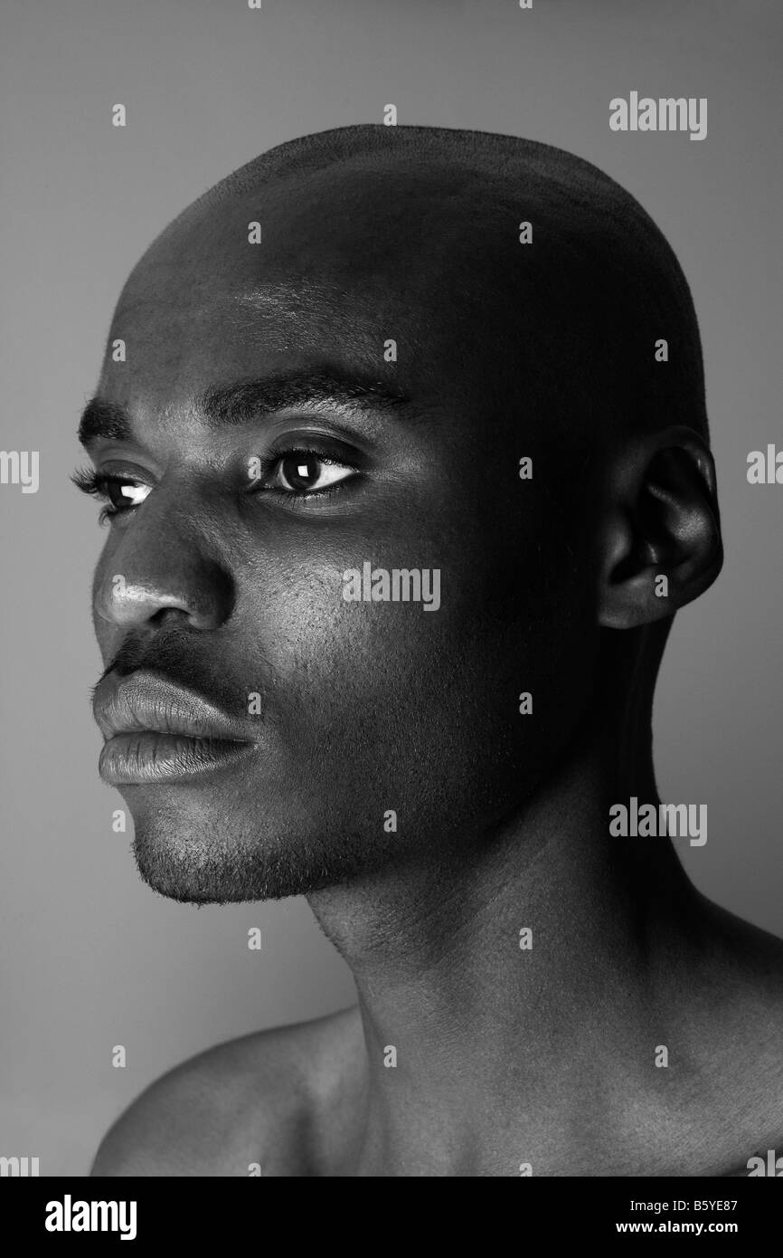 Ritratto di giovane uomo nero Foto Stock