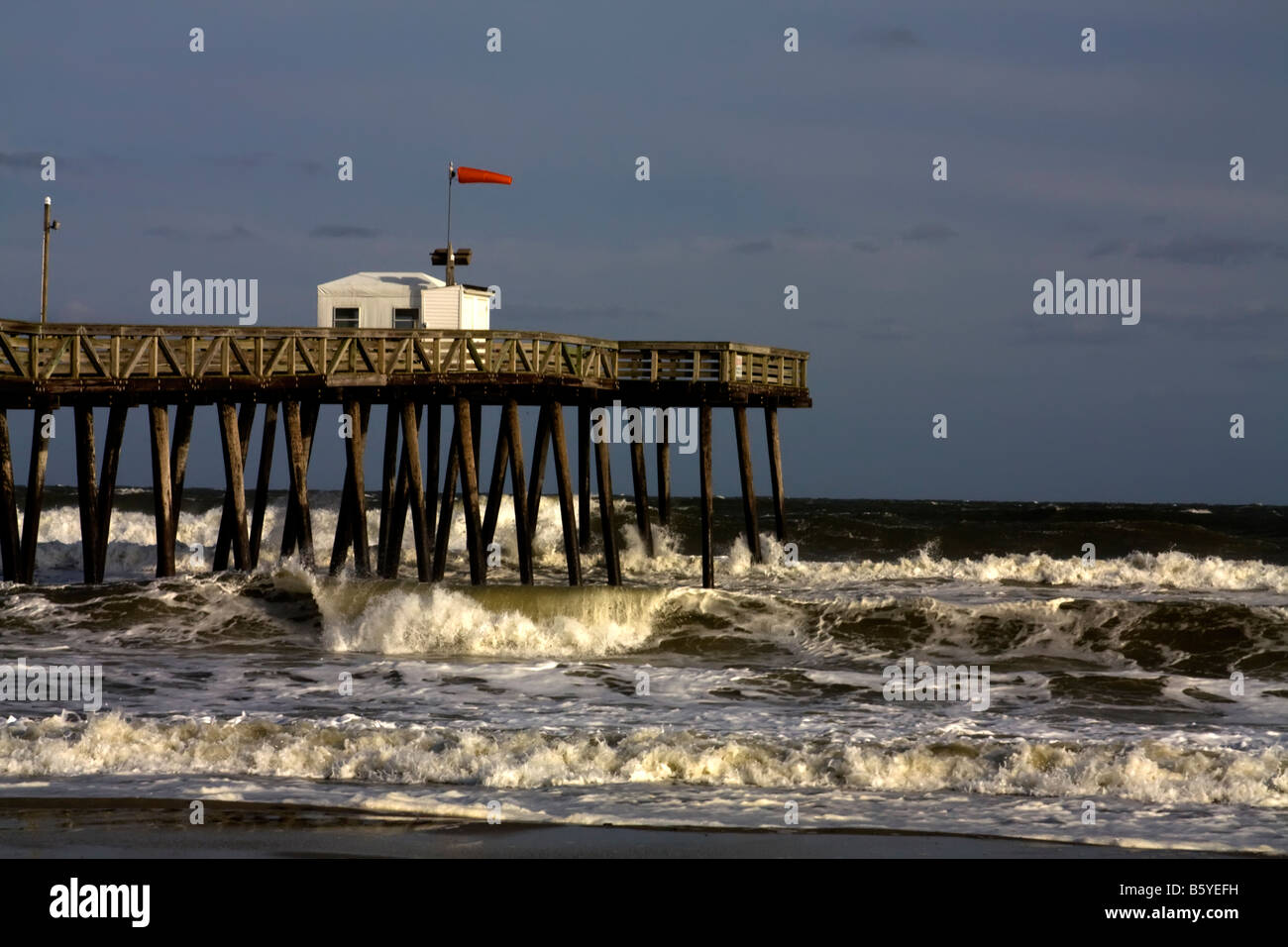Tempesta dal molo di pesca Foto Stock