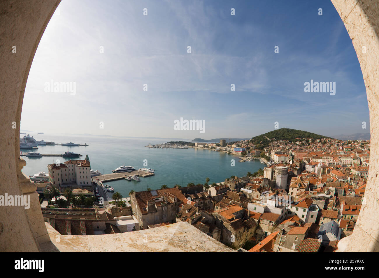 Vista panoramica del porto di Porto e il lungomare da campanile Torre Campanaria di San Domnio Cattedrale Diocletian palace Vecchia Citta di Spalato Foto Stock