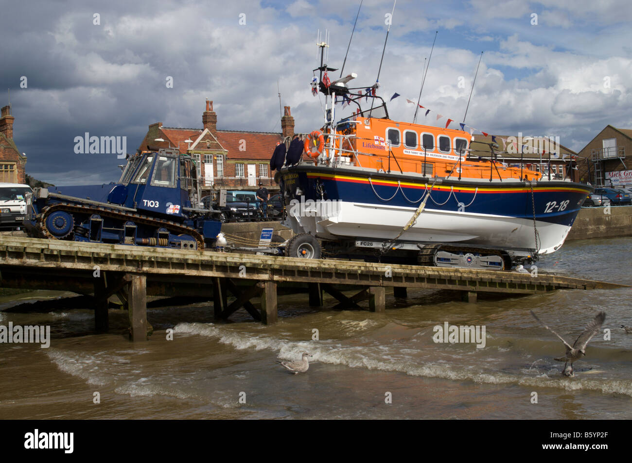 RNLI classe Mersey scialuppa di salvataggio su uno scalo, Scarborough, North Yorkshire. Foto Stock