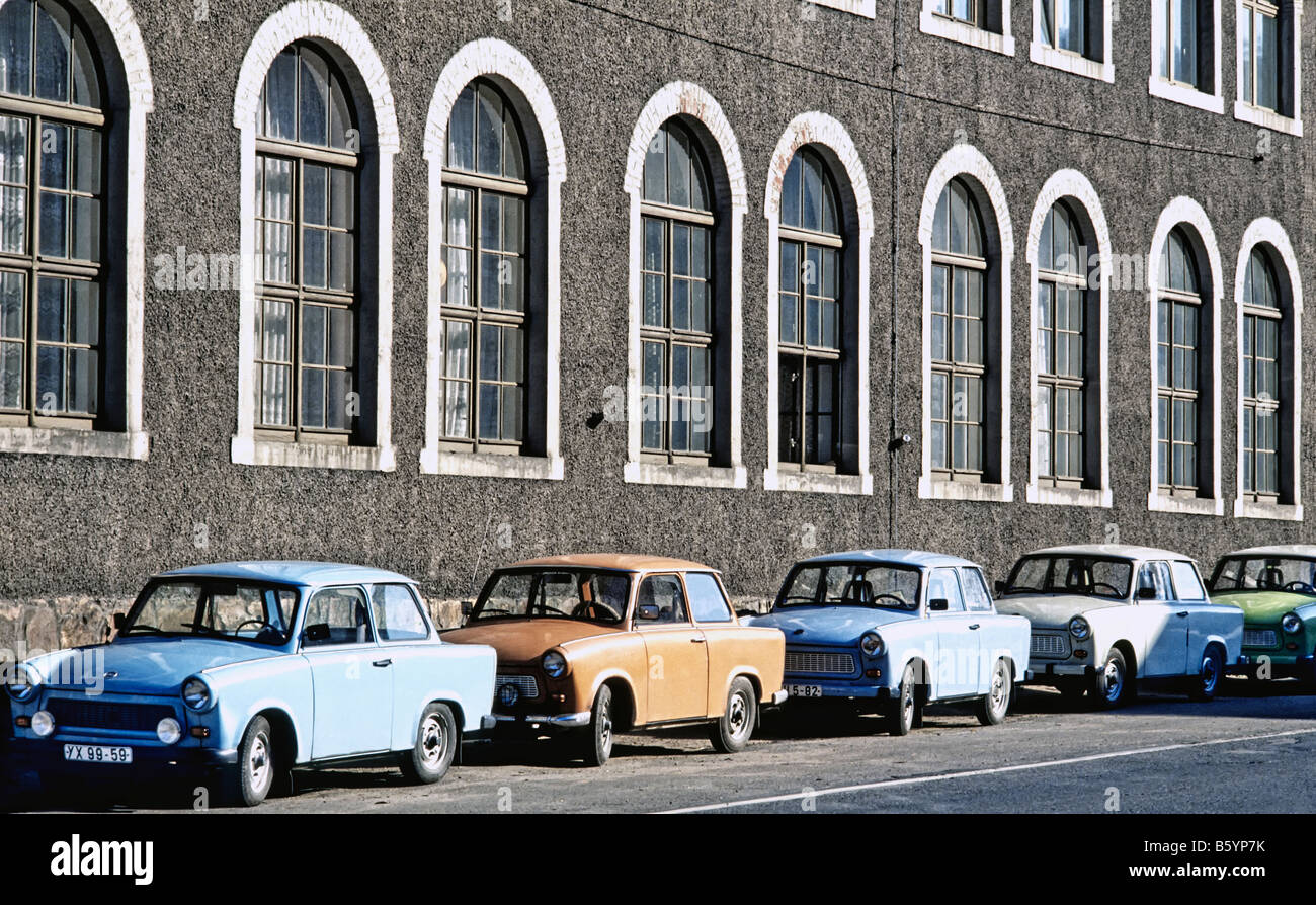 La Germania est RDT FILA DI TRABANT AUTO AL DI FUORI DEL FACTORY Foto Stock