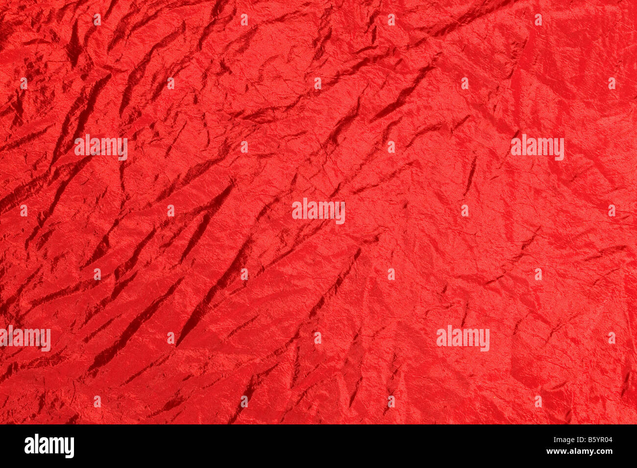 Stropicciata crimson raso rosso texture di sfondo Foto Stock