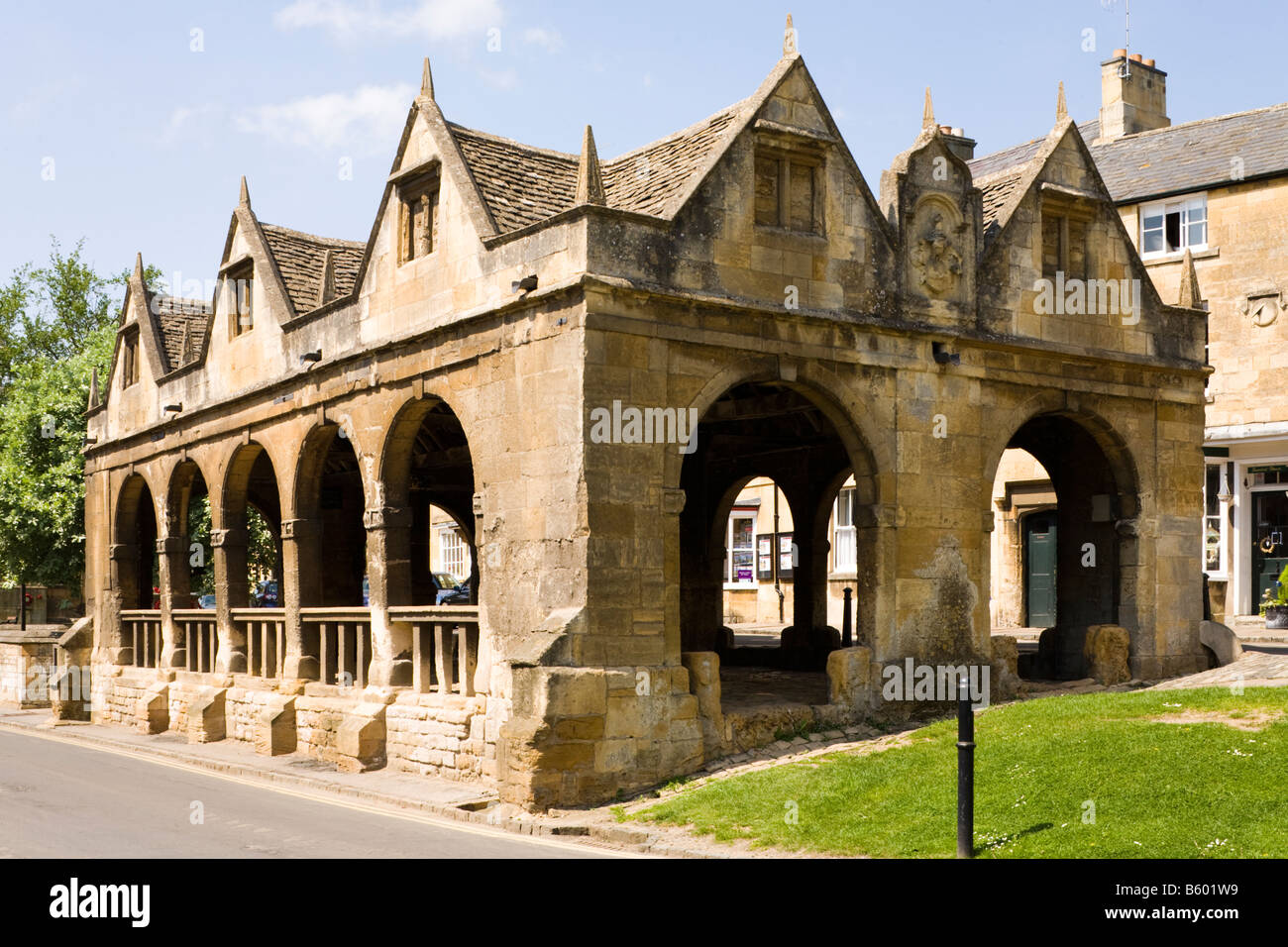 Il mercato casa costruita nel 1627 da Sir Battista Hicks per la vendita di burro in Cotswold città di Chipping Campden, Gloucestershire Foto Stock