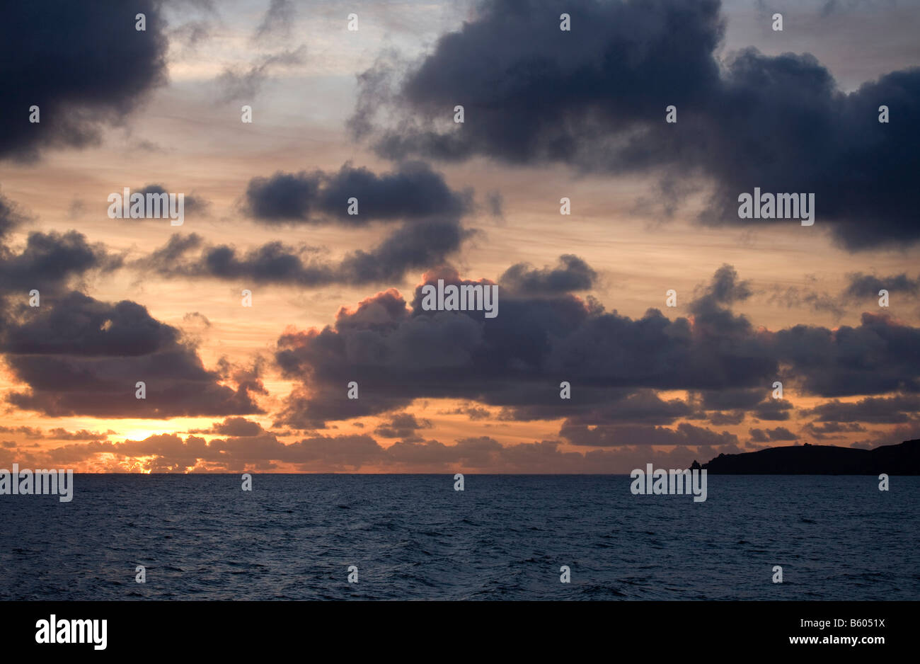 Testa gwennap al tramonto dal mare Foto Stock