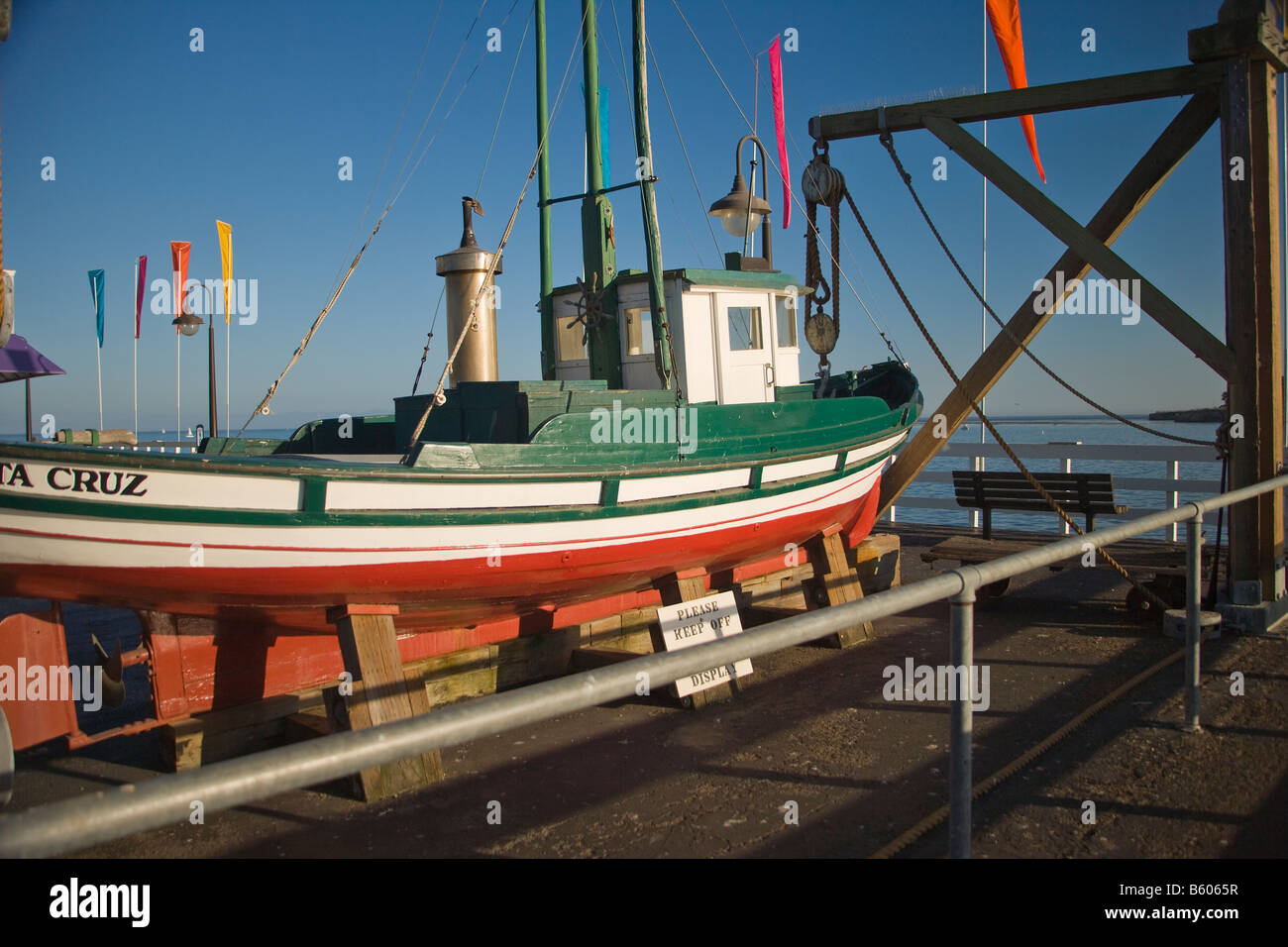 La pesca commerciale barca sul molo di Santa Cruz in California negli Stati Uniti d'America Foto Stock