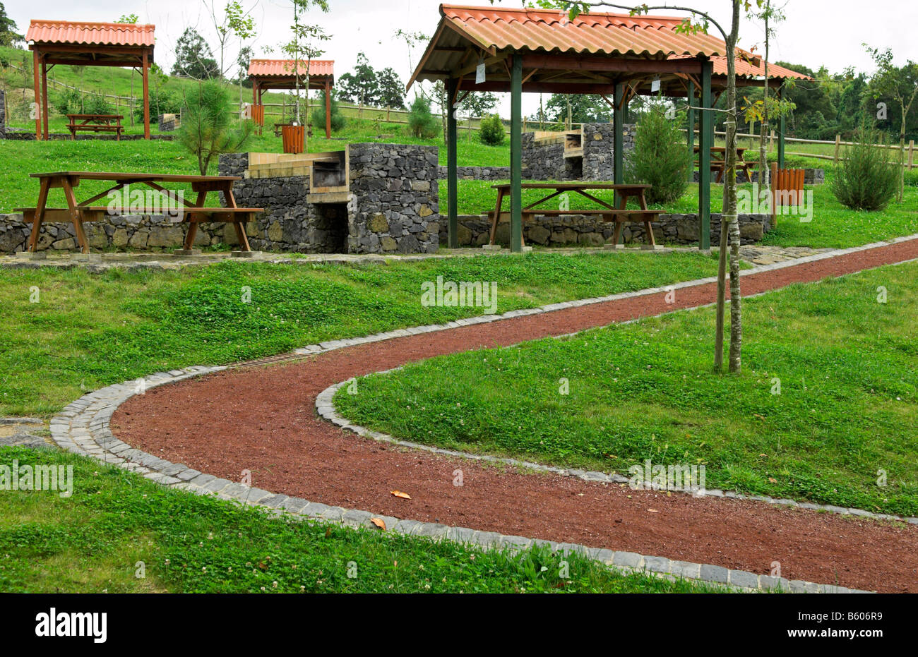 Strada area picnic isola Sao Miguel Azzorre Portogallo Foto Stock