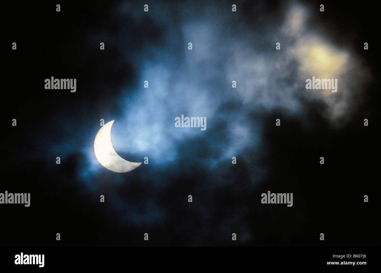 Parziale eclissi solare - 11 agosto 1999, Wales, Regno Unito. Foto Stock