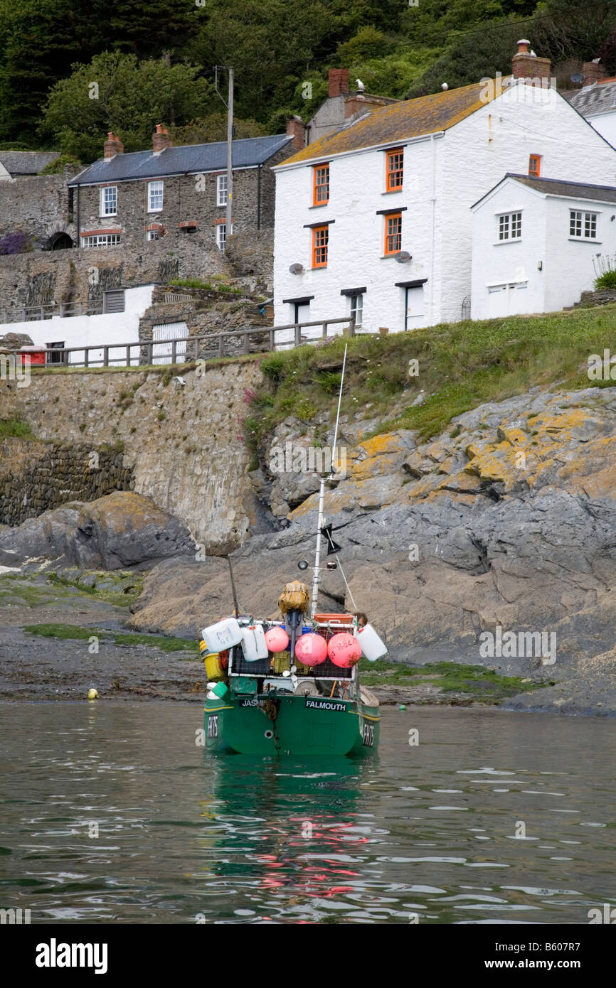 Portloe dal mare Cornovaglia Foto Stock