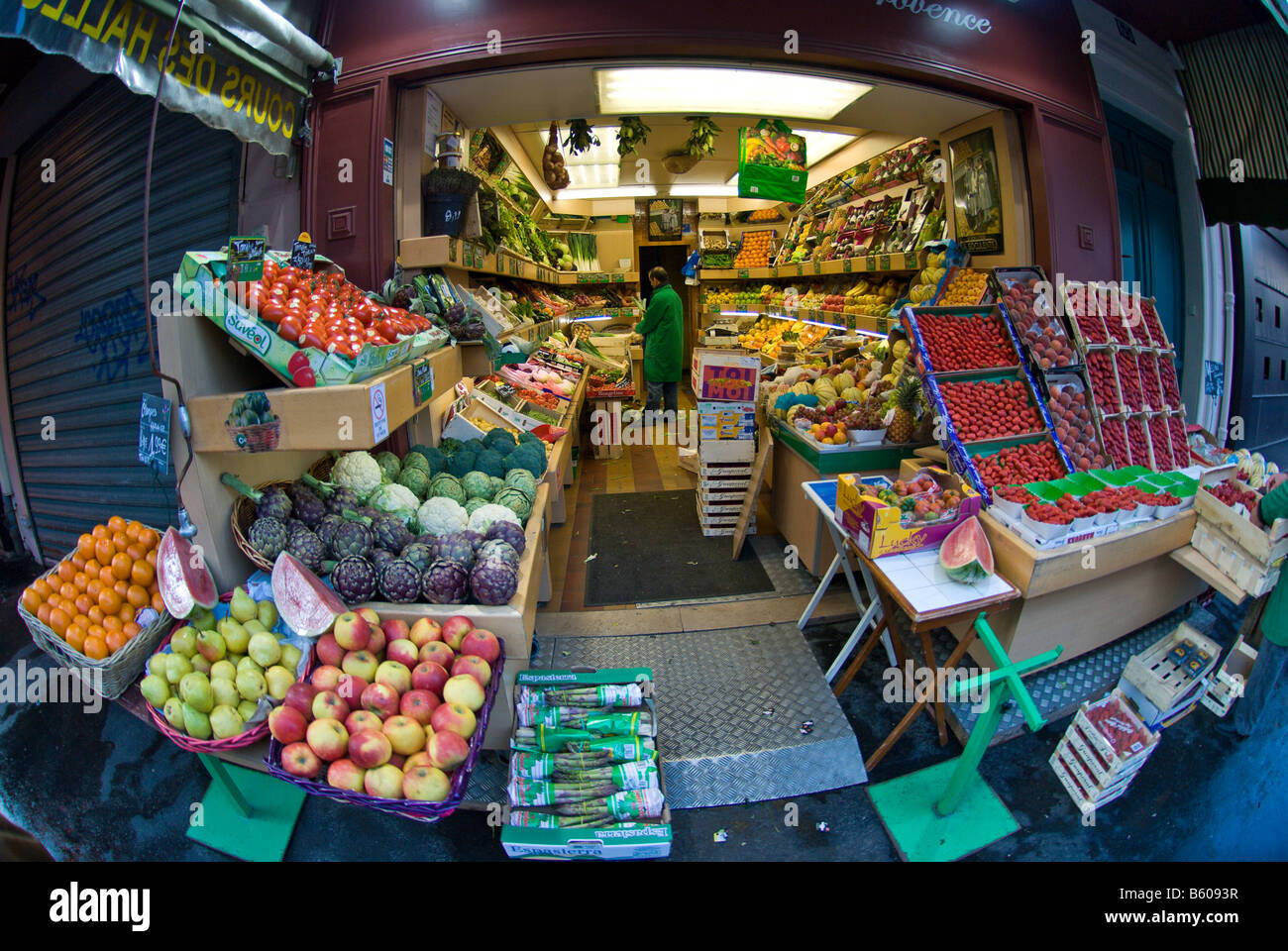Mercato di frutta e verdura in Montmartre, Parigi, Francia Foto Stock