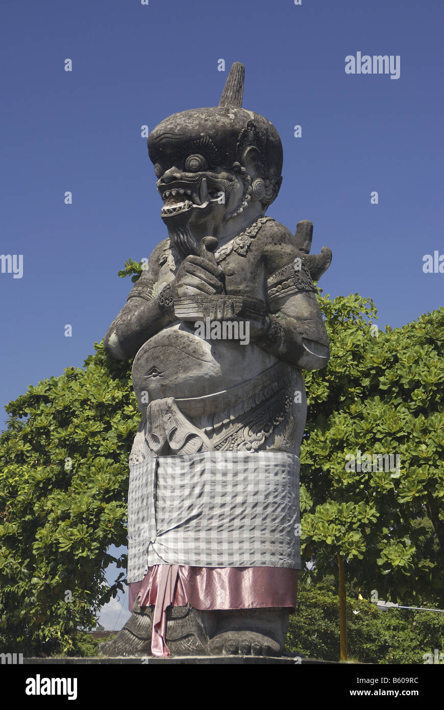 Paese Balinese statua eventualmente Suratmabali Foto Stock