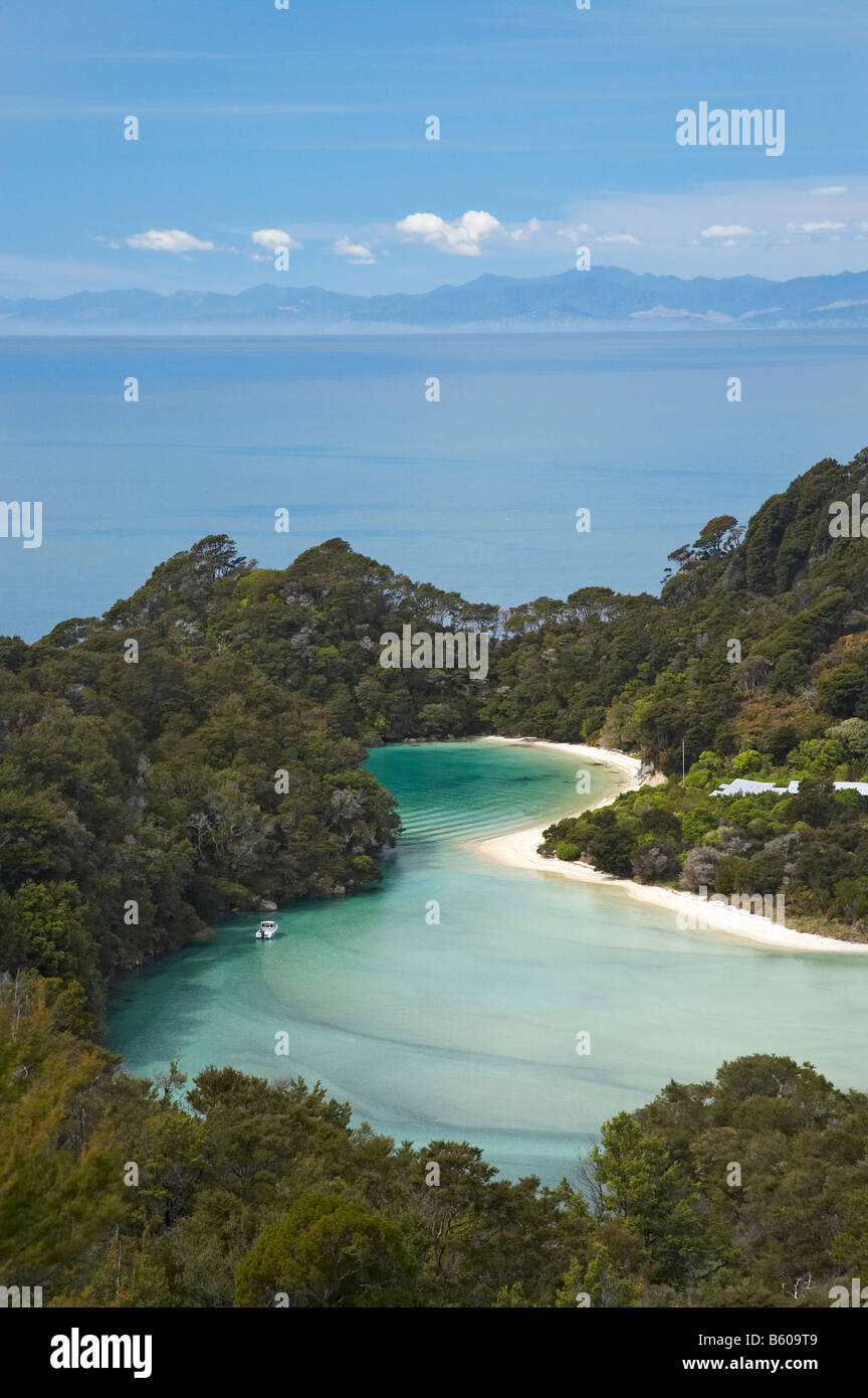 Vista del francesino Bay da Abel Tasman via costiera Parco Nazionale Abel Tasman Nelson regione Isola del Sud della Nuova Zelanda Foto Stock