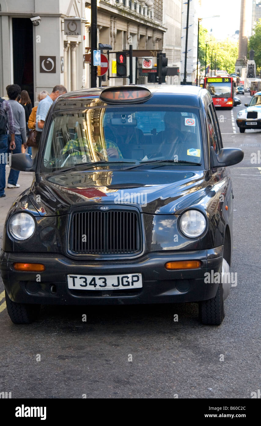 Hackney taxi nella città di Londra Inghilterra Foto Stock