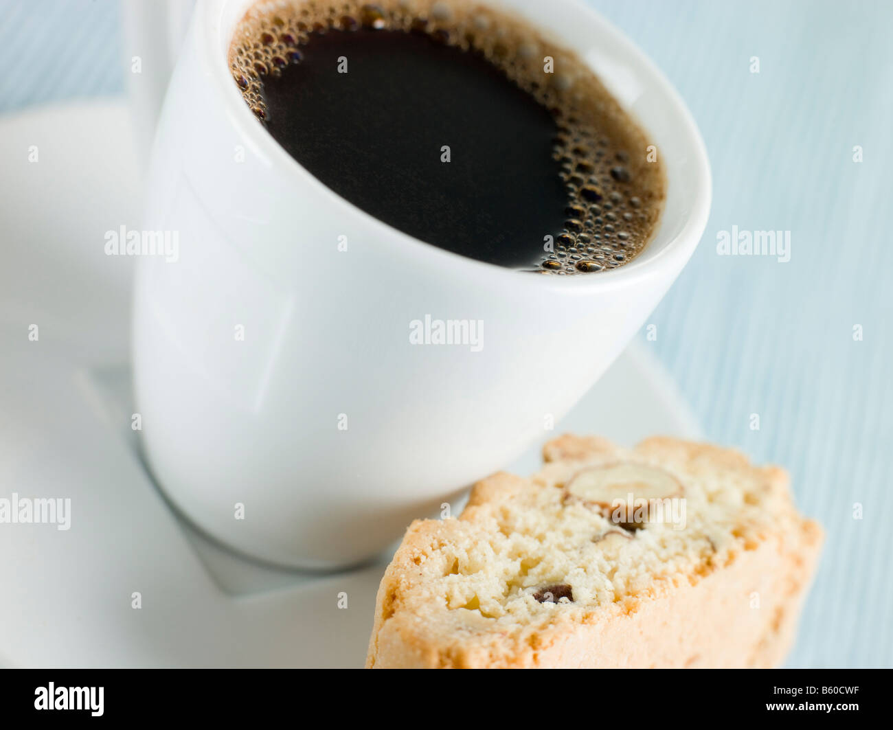 Tazza di caffè espresso con biscotti di nocciole Foto Stock