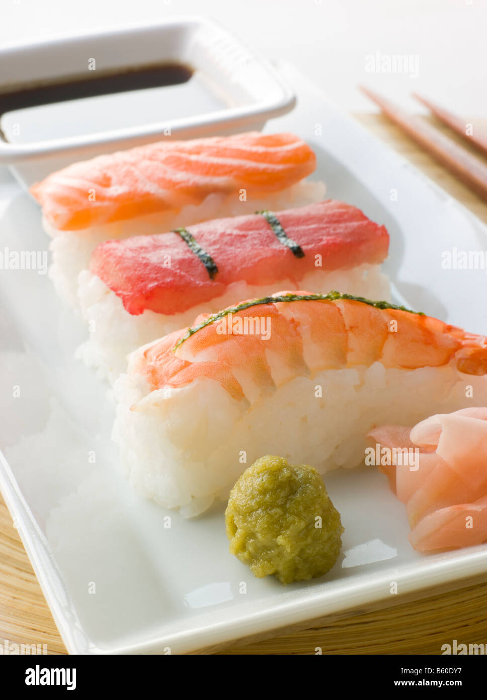 Stampata a mano i frutti di mare Sushi Wasabi Salsa di soia e lo zenzero Sushi Foto Stock