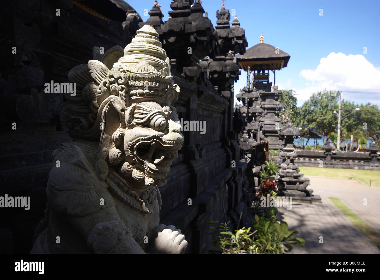 Statua Balinese a Goa Lawah (bat cave) tempio Foto Stock