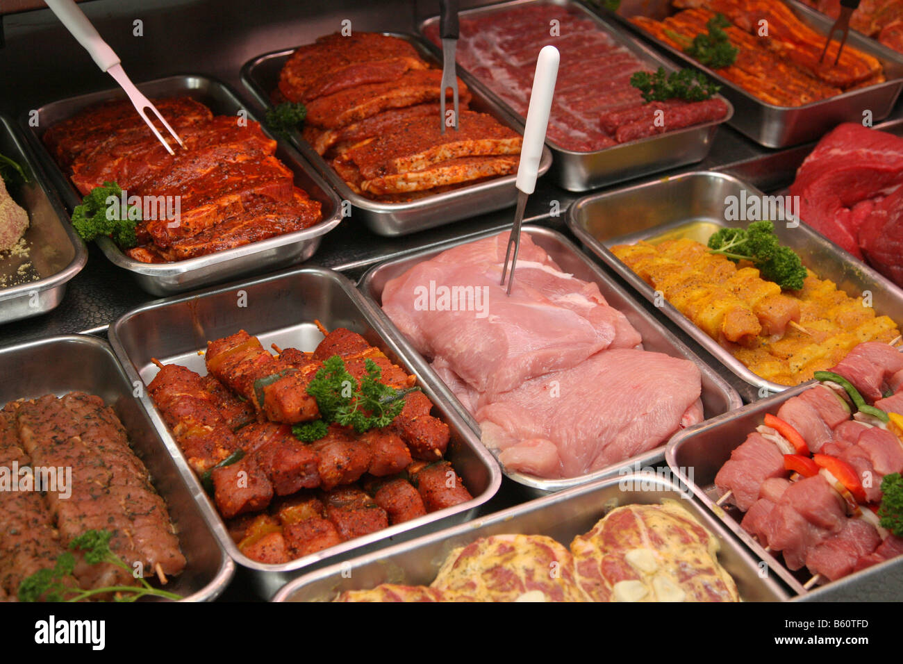 Display di carne con carne e salsicce, Weinheim, BADEN-WUERTTEMBERG Foto Stock