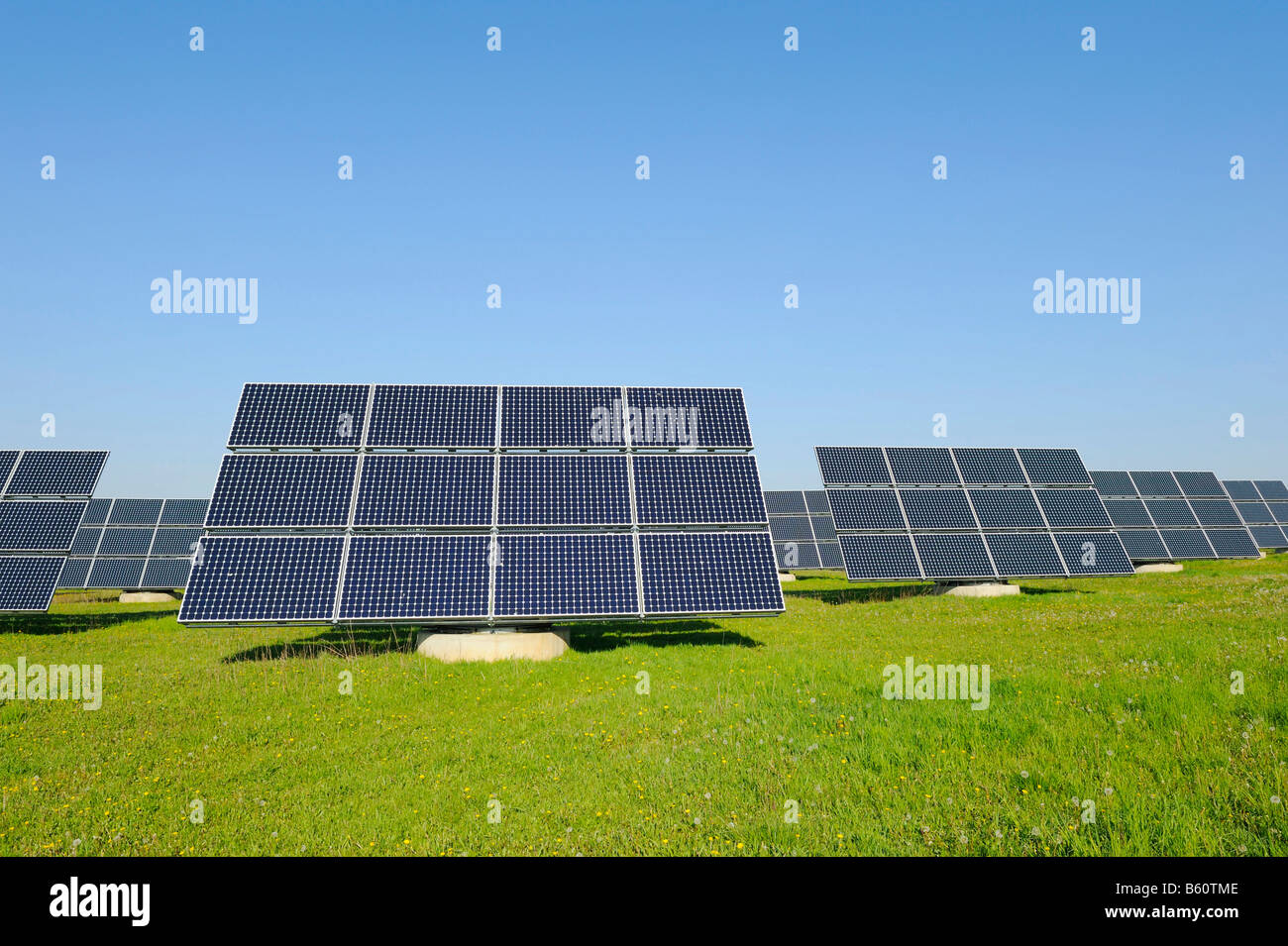 Più grande di inseguimento solare fotovoltaico power station nel mondo vicino Arnstein, Bavaria Foto Stock