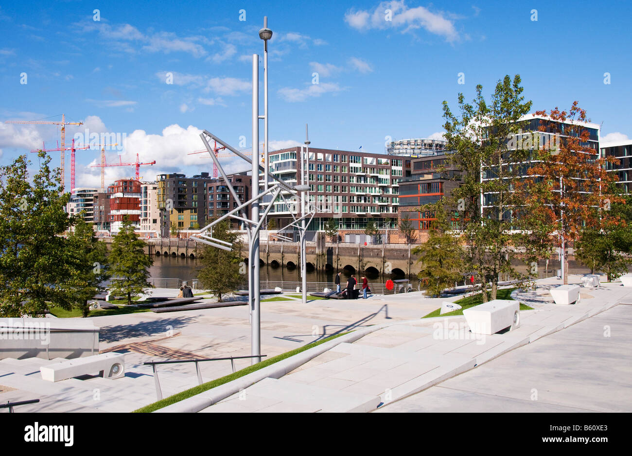 Marco Polo terrazze di fronte al nuovo ufficio e gli edifici residenziali di Kaiserkai, HafenCity di Amburgo Foto Stock
