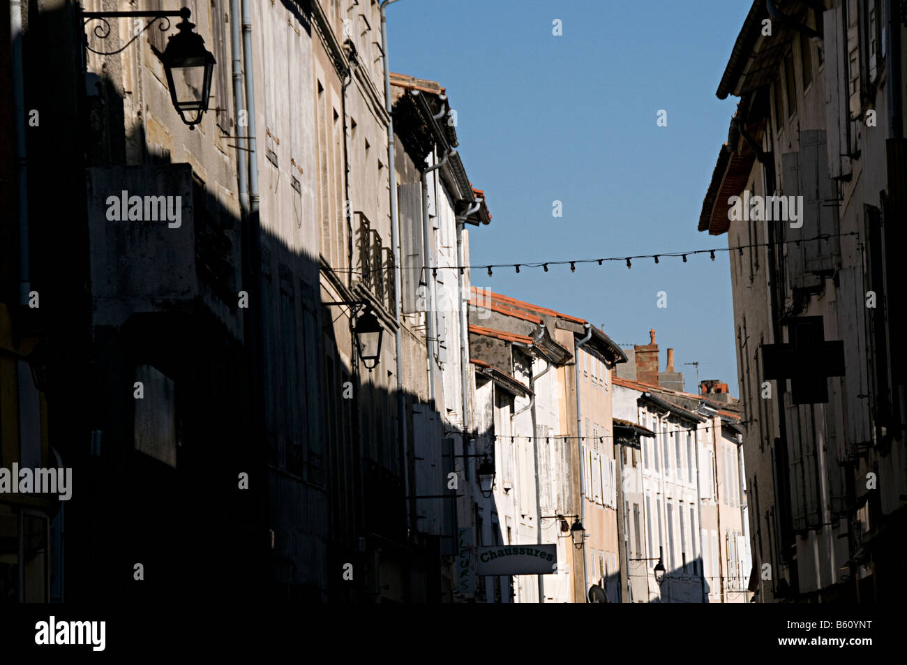 Casa facciate con persiane in Francia nel castelnaudray Foto Stock