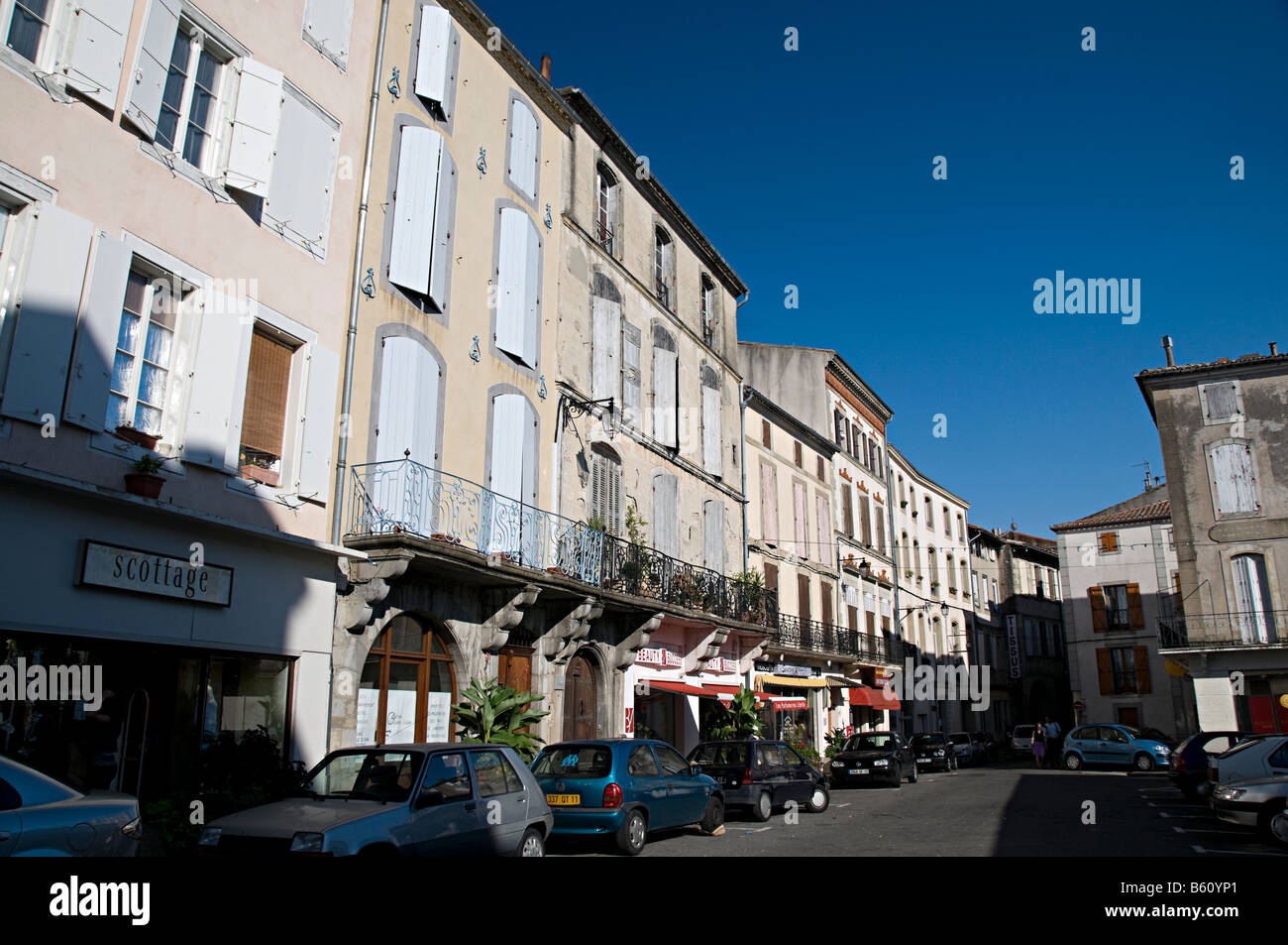Casa facciate con persiane in Francia nel castelnaudray Foto Stock