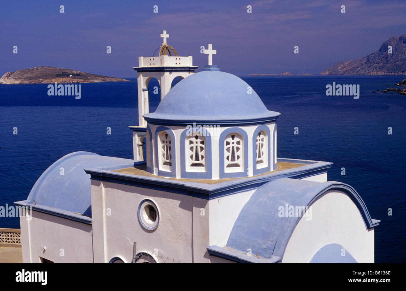 Chiesa in Kantouni Bay, a ovest di Kalymnos, Grecia, Europa Foto Stock