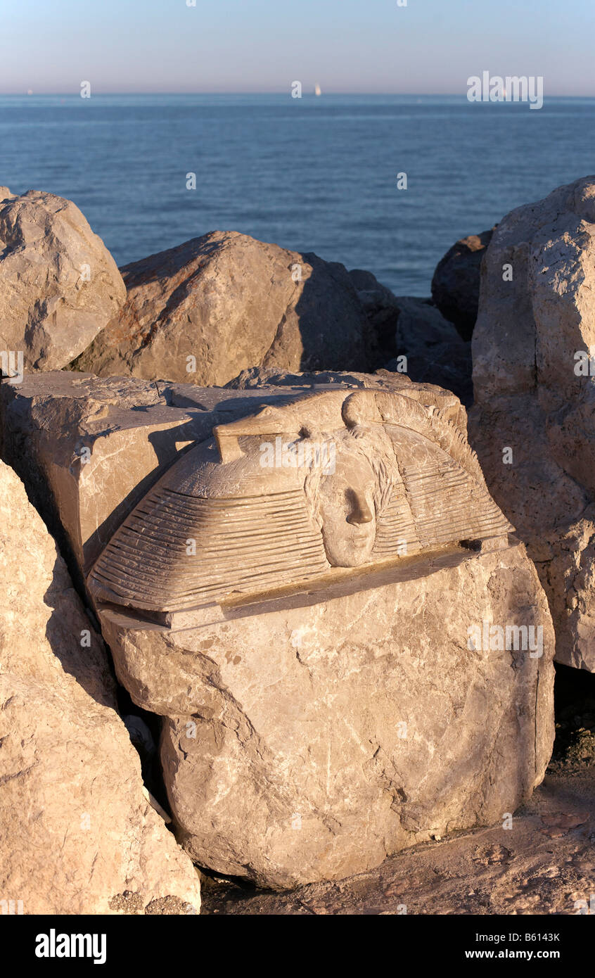 La scultura in pietra sul fronte mare, Caorle, Superiore Adria, Italia, Europa Foto Stock