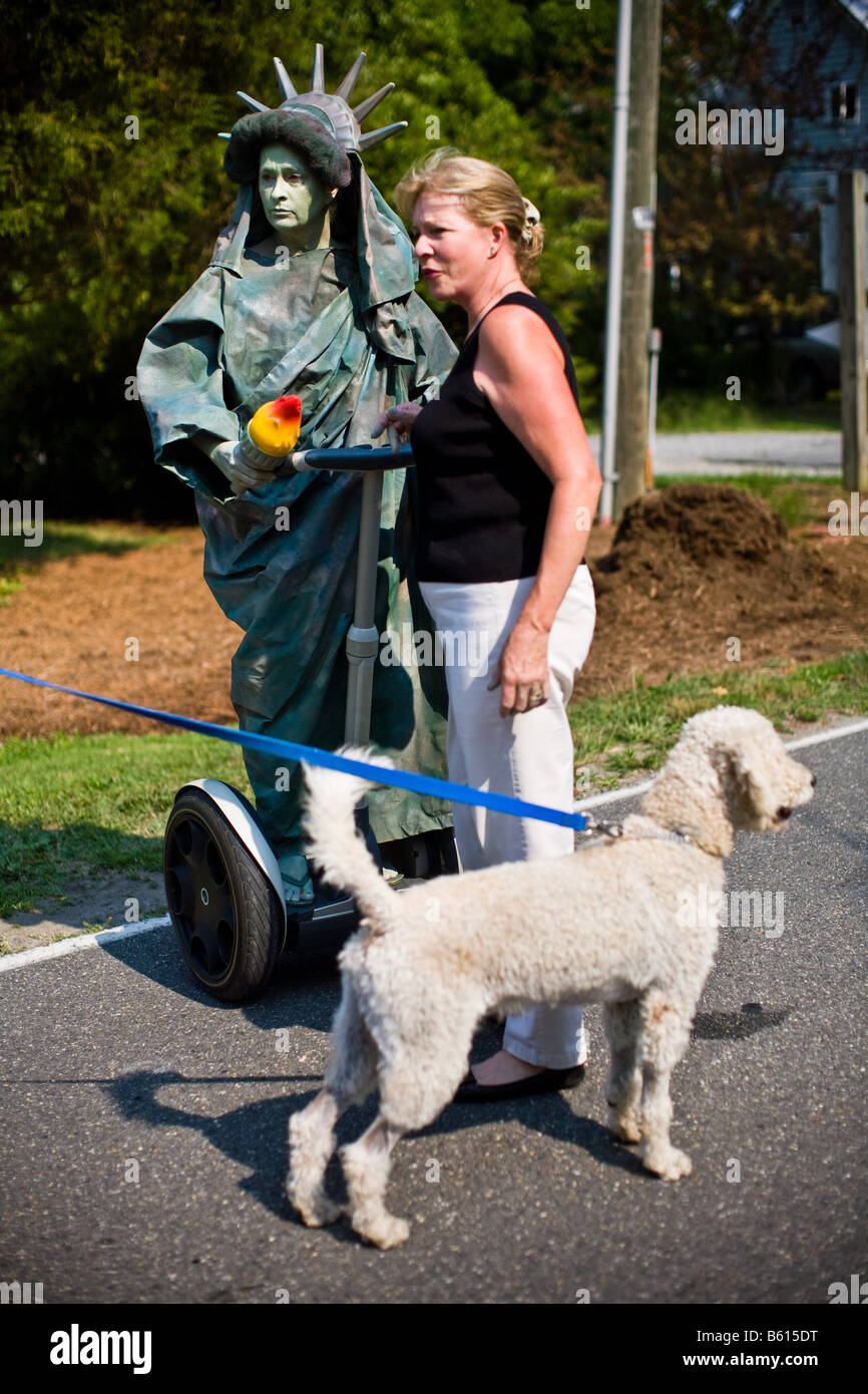 Vestito da donna statua della libertà immagini e fotografie stock ad alta  risoluzione - Alamy