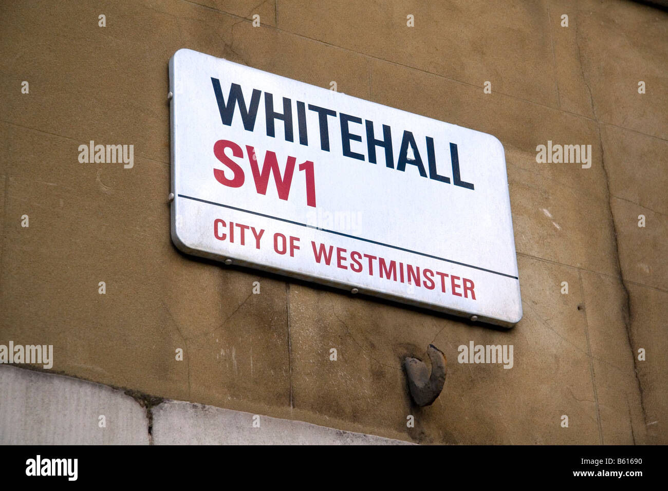 Un cartello stradale per Whitehall a Londra Inghilterra Foto Stock
