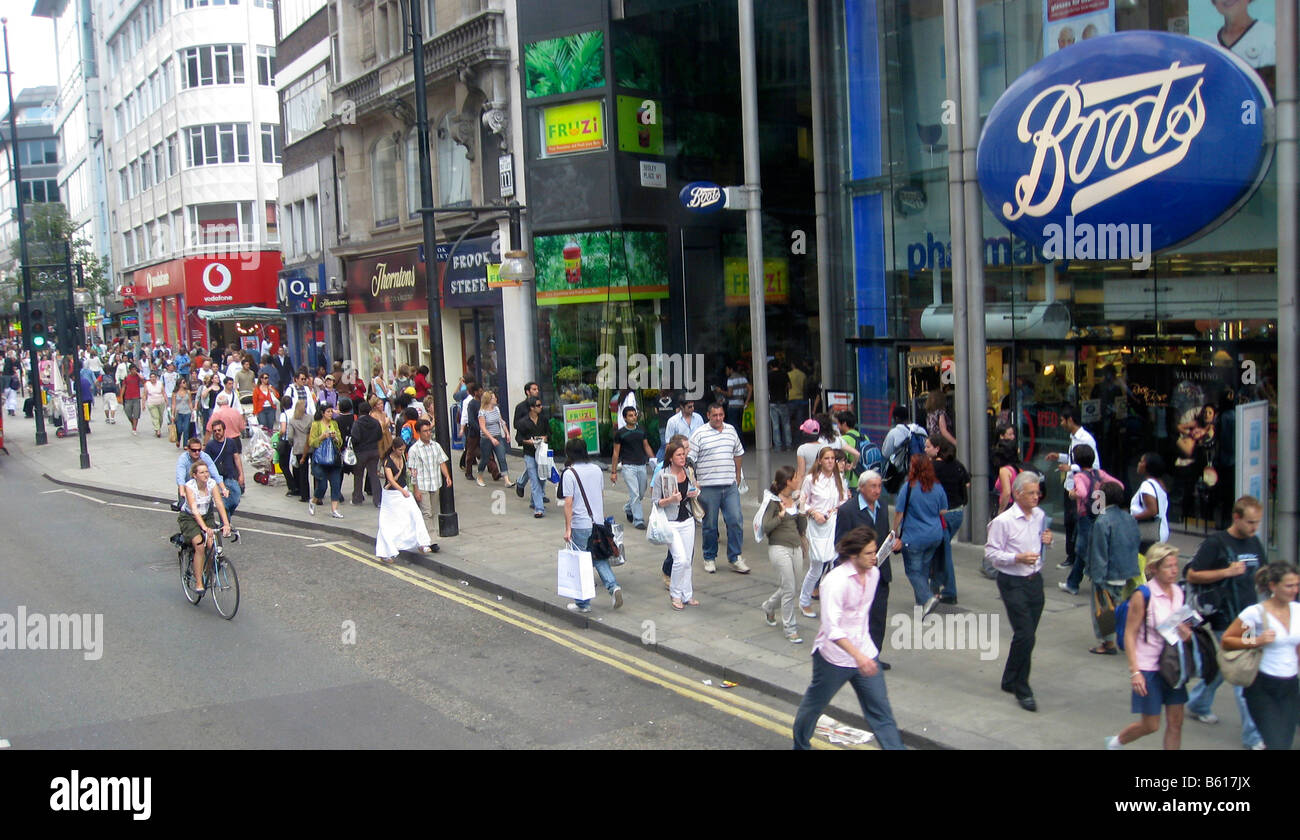 Scarponi e dello shopping di Oxford Street London GB UK Foto Stock
