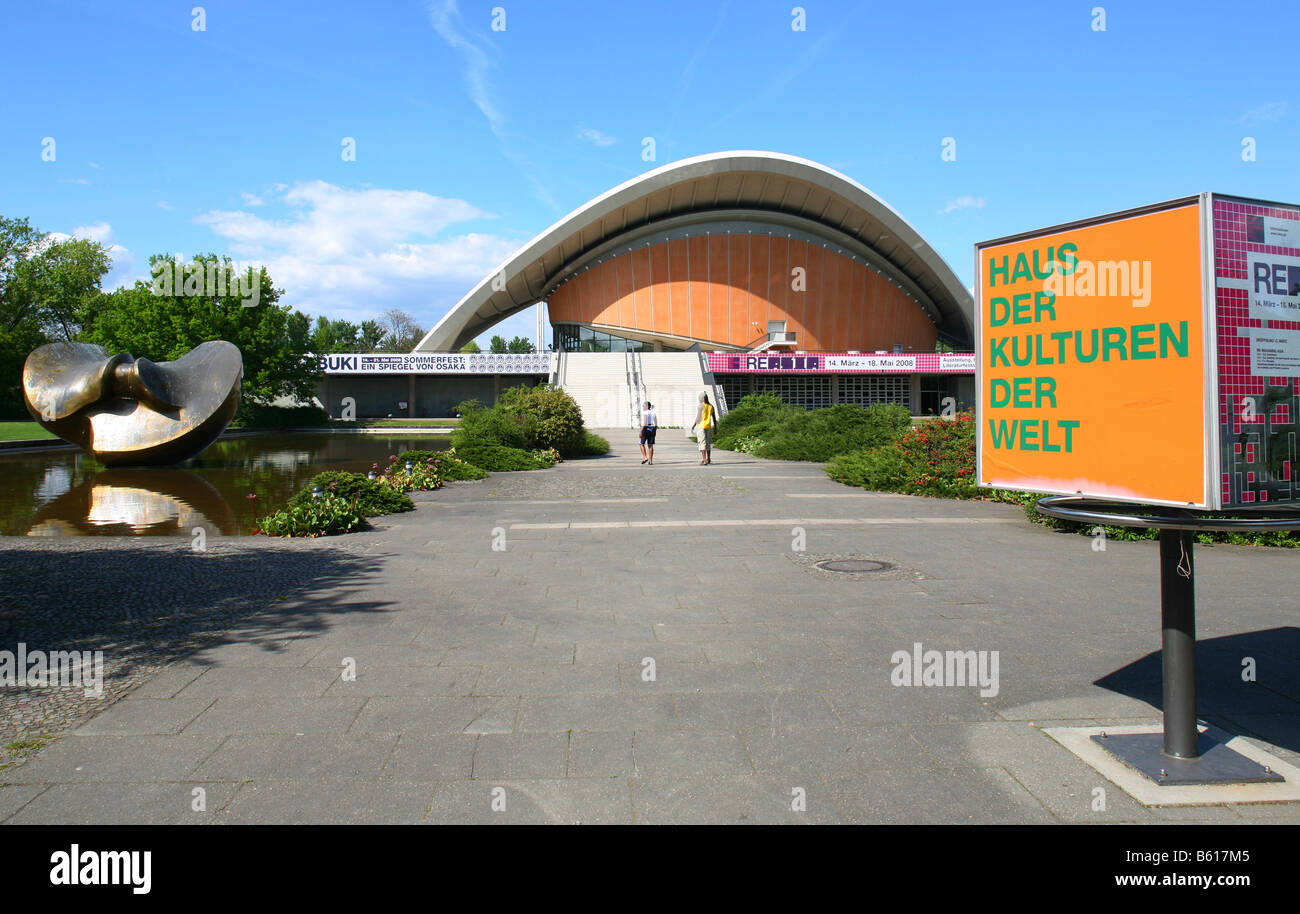 Casa delle Culture del Mondo, noto come ostrica incinta, ex sala congressi, Berlino Foto Stock