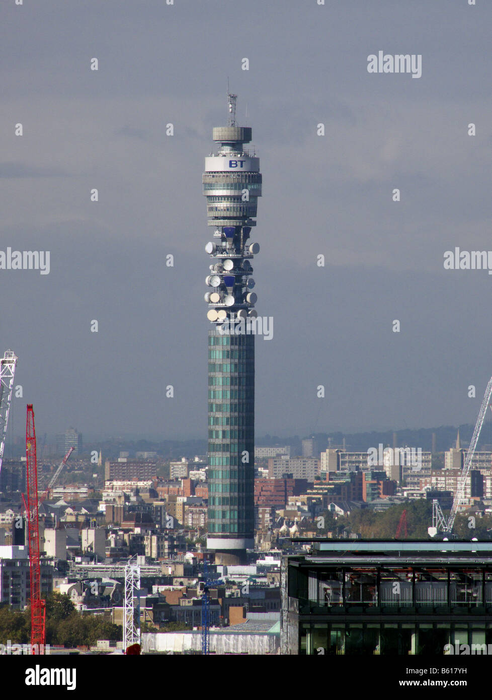 BT Tower formalmente noto come Post Office Tower e British Telecom Tower, London, England. Foto Stock