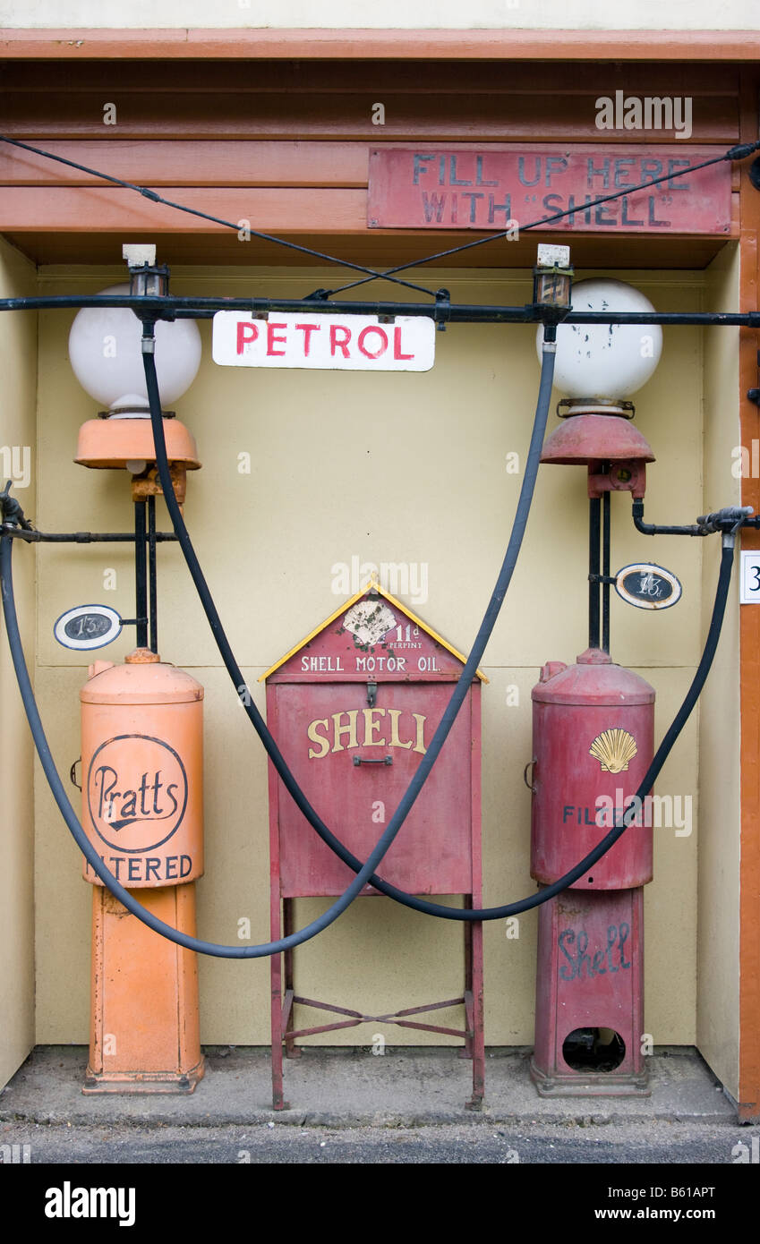 Vecchio Vintage benzina Shell Gas combustibile pompe di benzina Foto Stock