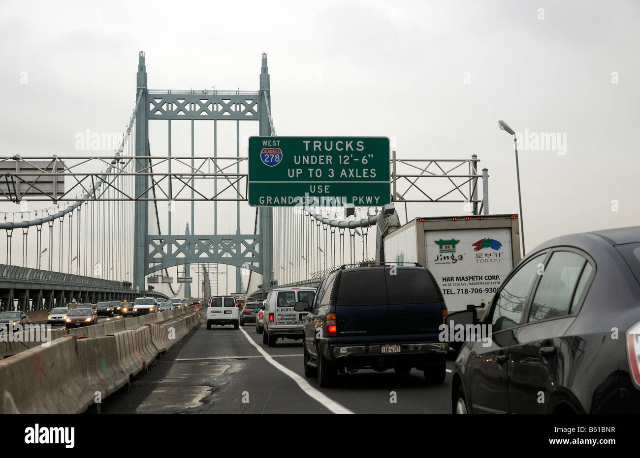 Il flusso del traffico Triborough Bridge New York America USA Foto Stock