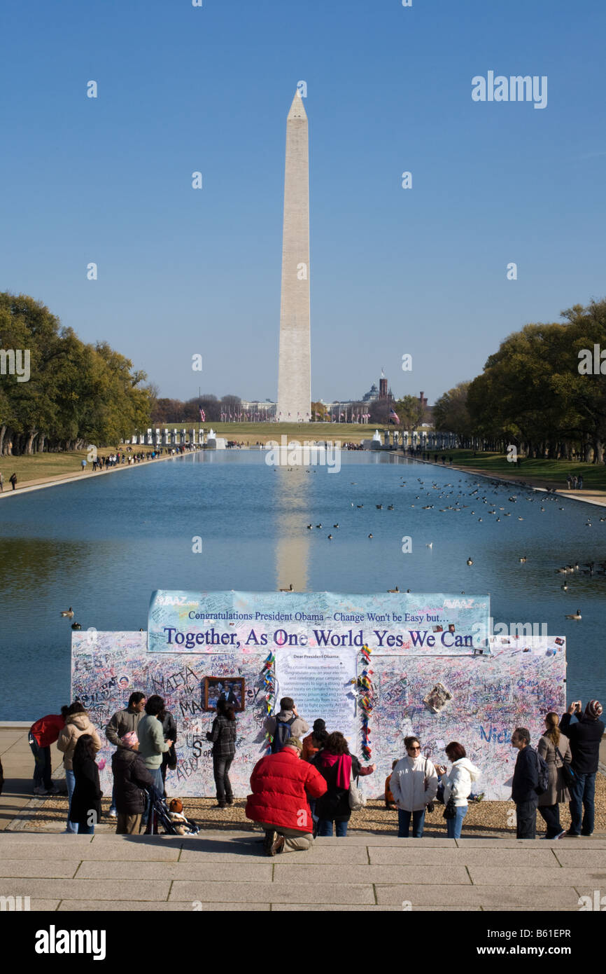Sì possiamo, affissione temporanea eretta dopo l'elezione di BARACK Obama, piscina riflettente, Washington D.C. Foto Stock