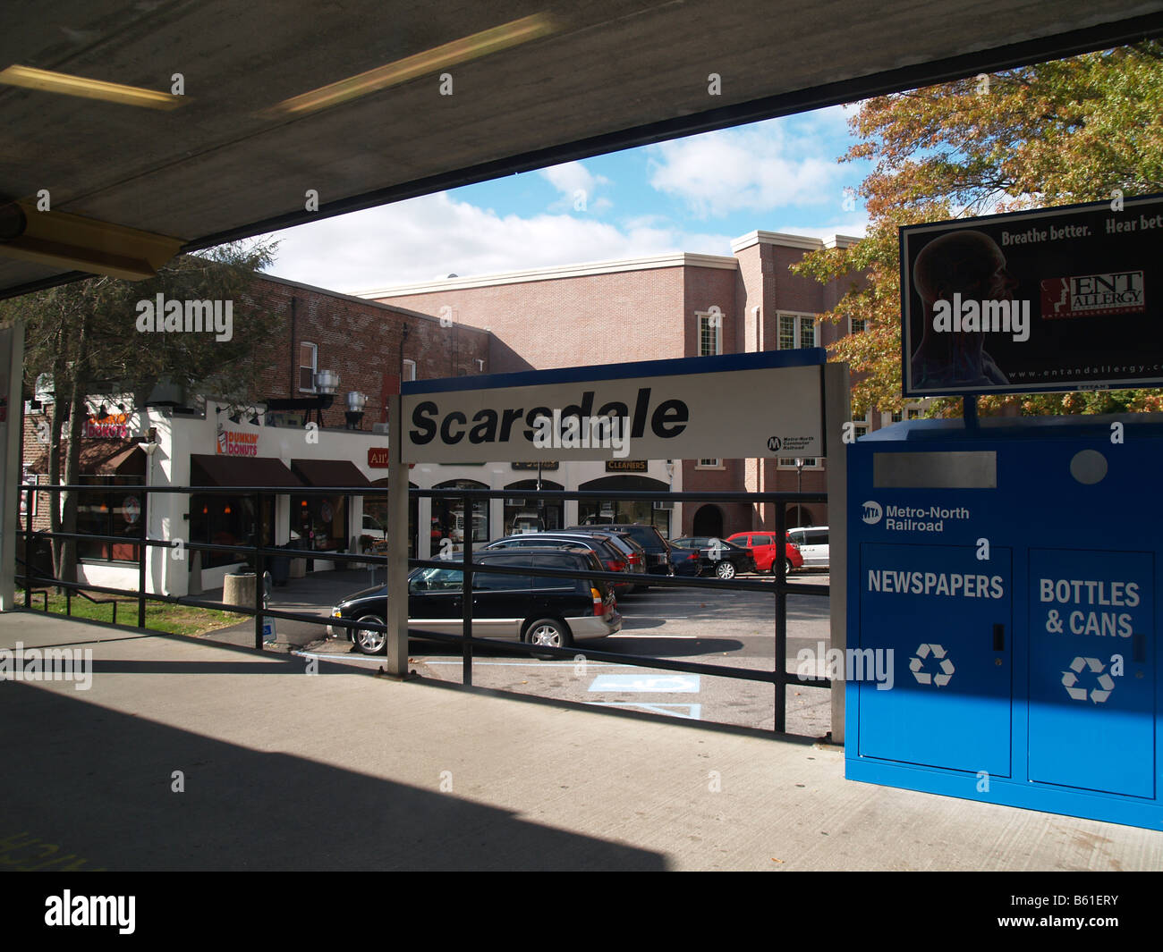 Scarsdale stazione ferroviaria piattaforma in New York Foto Stock