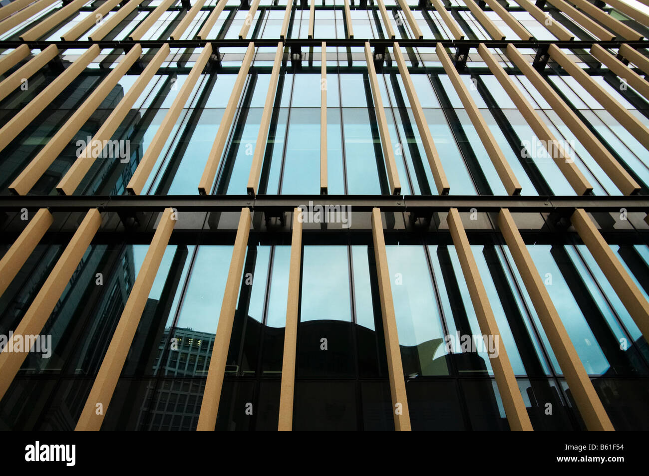 Moderna in vetro e acciaio edificio per uffici a Londra England Regno Unito Foto Stock