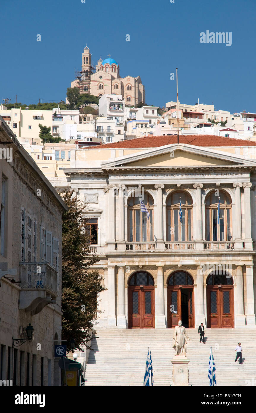Il Municipio in piazza Miaoulis Ermoupoli Syros Grecia Foto Stock