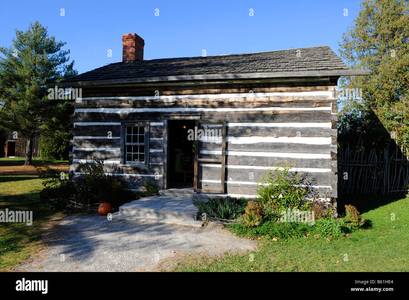 Sfere cade Conservation Centre weathered indossato erosione legno costruzioni storiche città regione del Niagara ontario canada Foto Stock