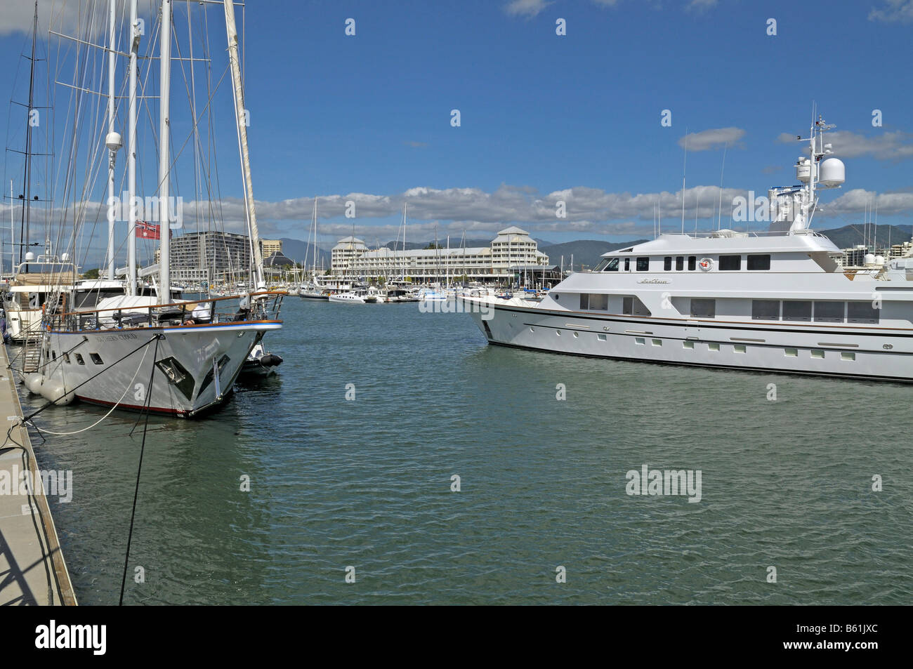 Yacht di lusso a Cairns Marina, Queensland, Australia Foto Stock