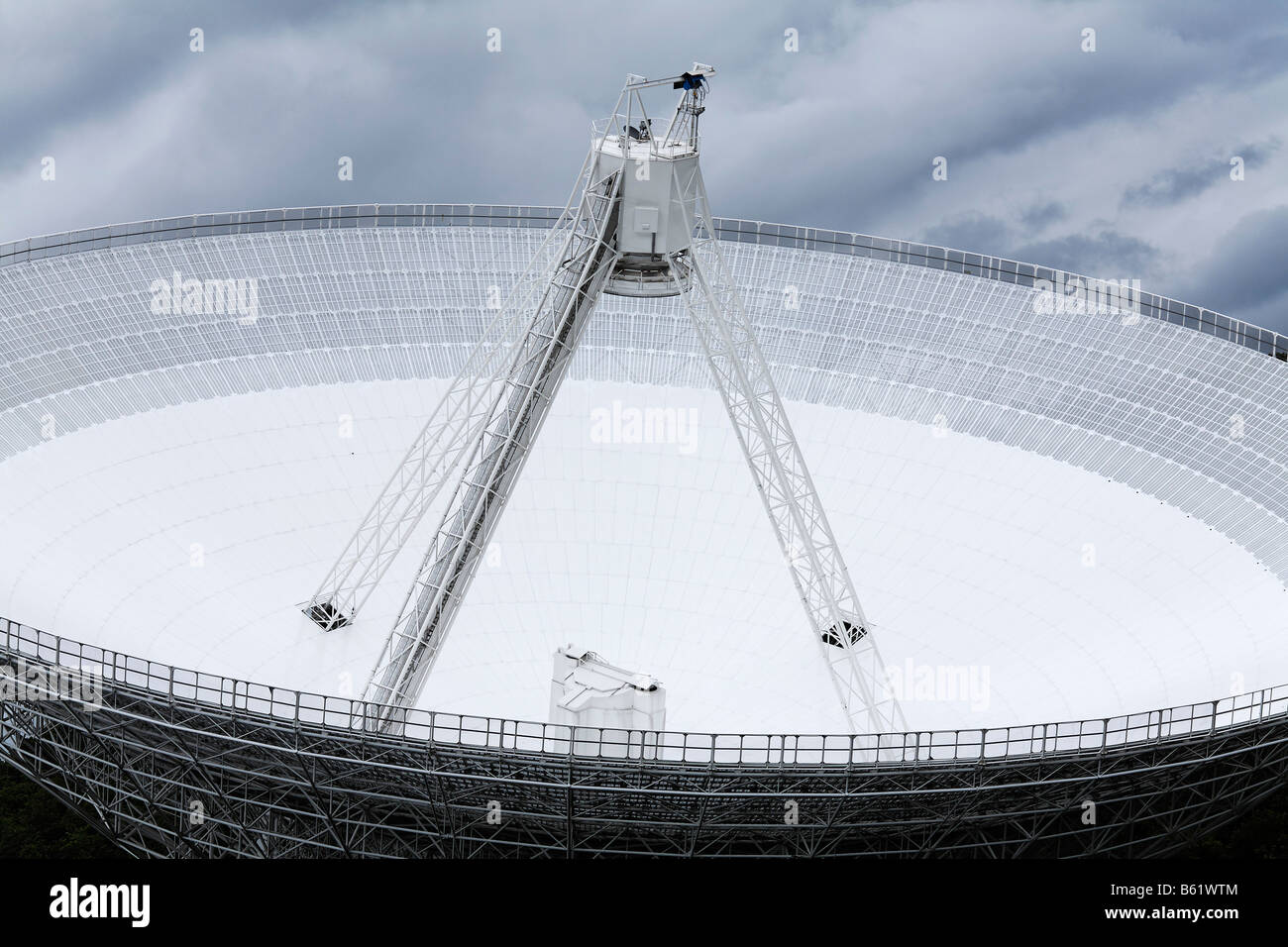 Radio telescopio piatto orizzontale, Max-Planck-Istituto di Radioastronomia, Bad Muenstereifel-Effelsberg, Eifel, Nord Rhine-We Foto Stock