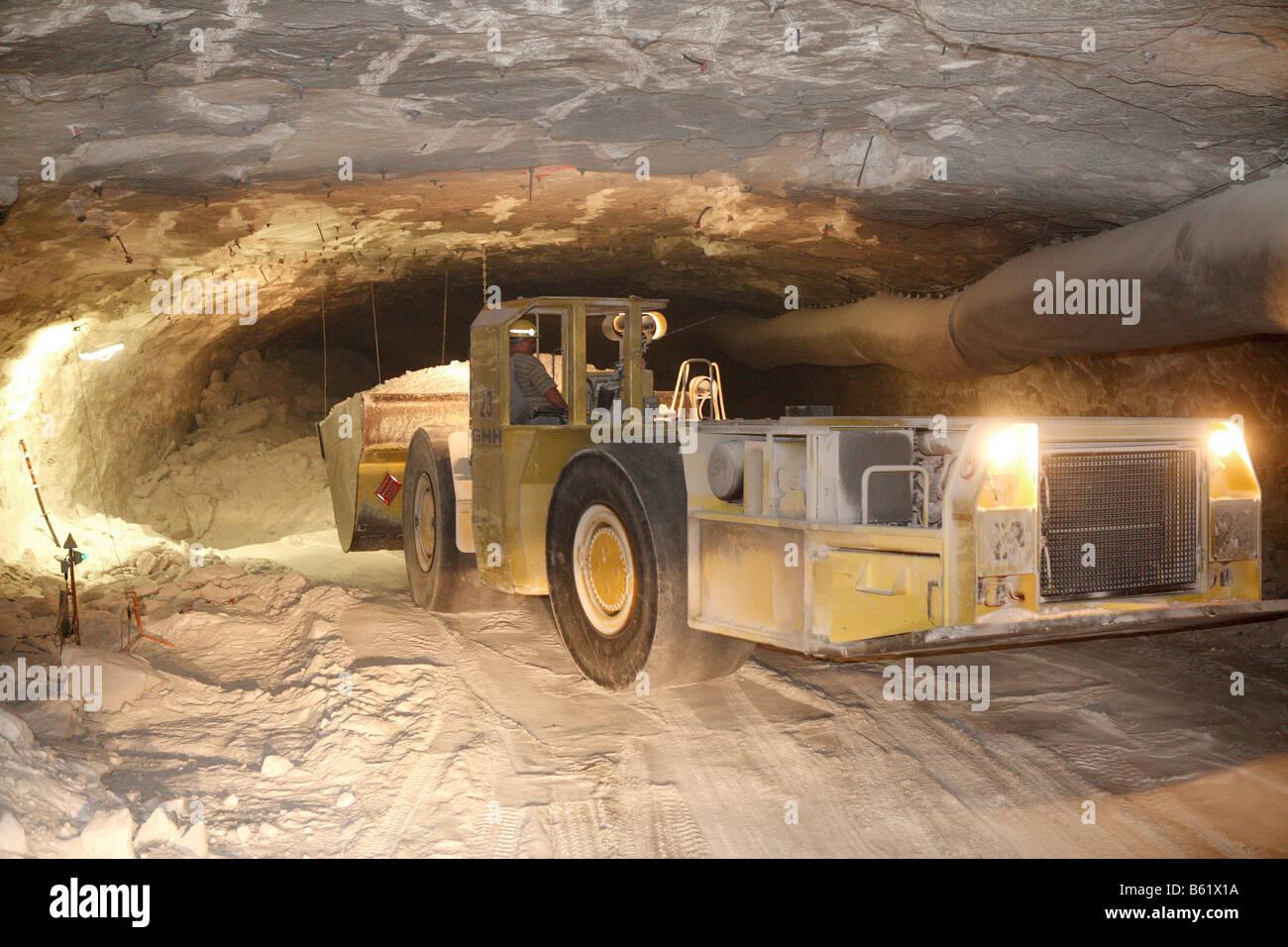 Escavatore sotterranea in una miniera di sale Foto Stock