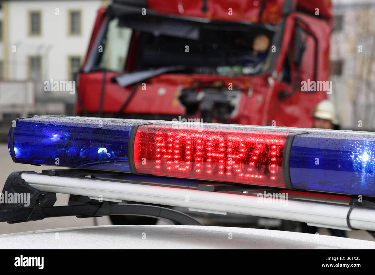 Luminated segno per un medico di emergenza a un incidente del carrello Foto Stock