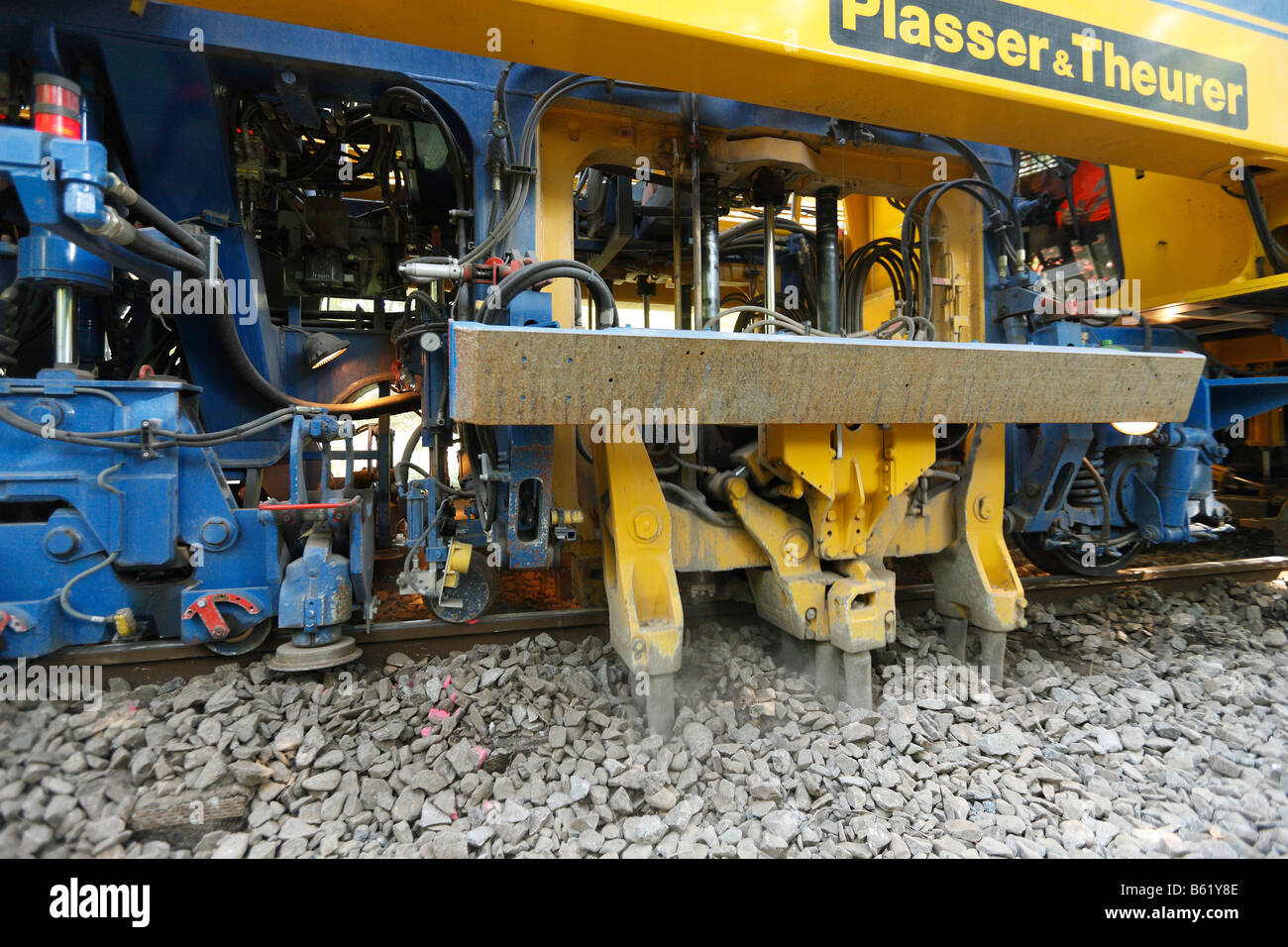Via i lavori di costruzione della Deutsche Bahn, macchina compattatrice Foto Stock