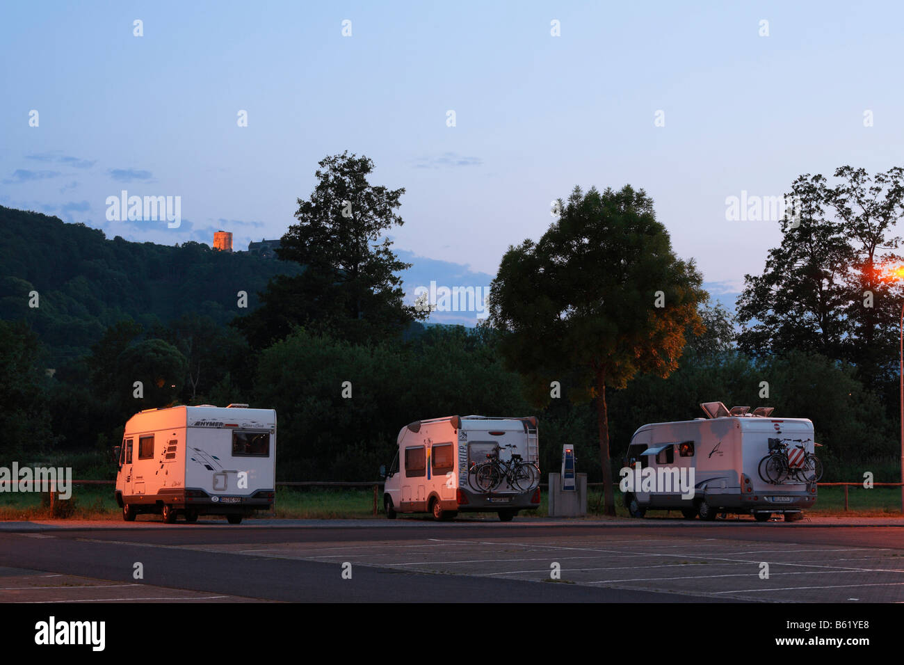 Case mobili parcheggiata in un mobile home parcheggio bay a Hammelburg, Rhoen, bassa Franconia, Baviera, Germania, Europa Foto Stock