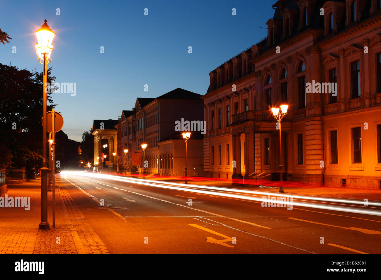 Bernhardstrasse con il Meininger Theater, Meiningen, Rhoen, Turingia, Gerrmany, Europa Foto Stock