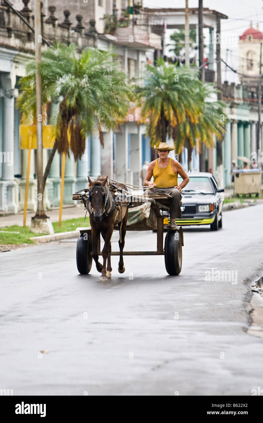 Carrozza a cavallo, città di Pinal del Rio, nella provincia di Pinar del Rio, Cuba, Caraibi Foto Stock